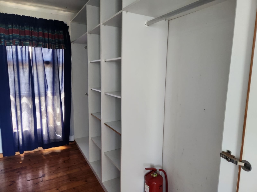 6 Bedroom Property for Sale in Reebok Western Cape